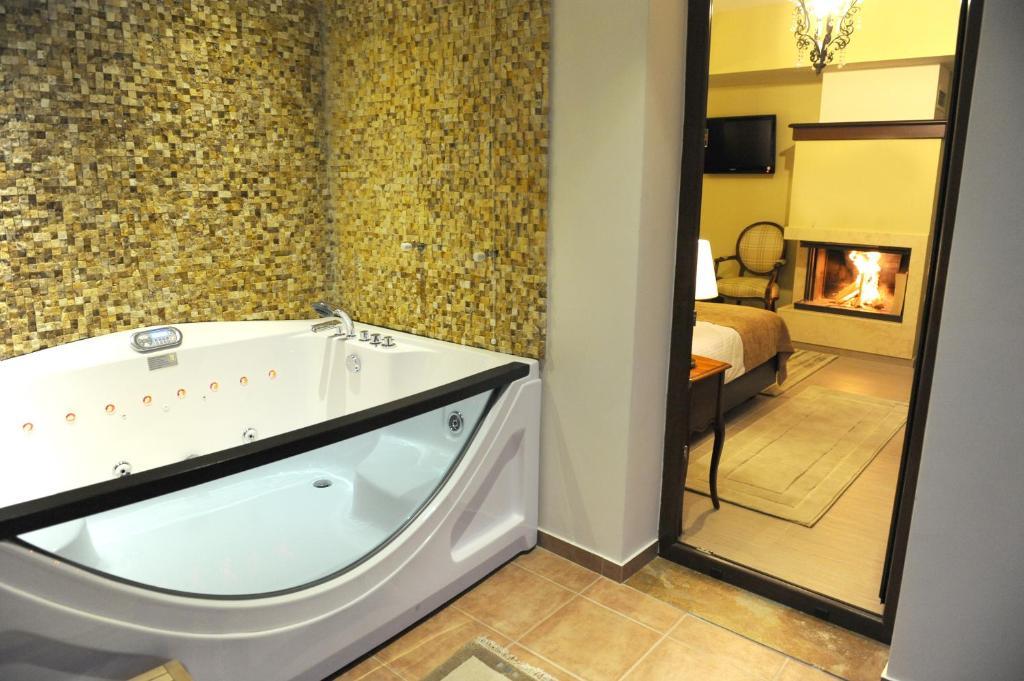 Agapi Luxury Hotel Káto Loutrákion Zimmer foto